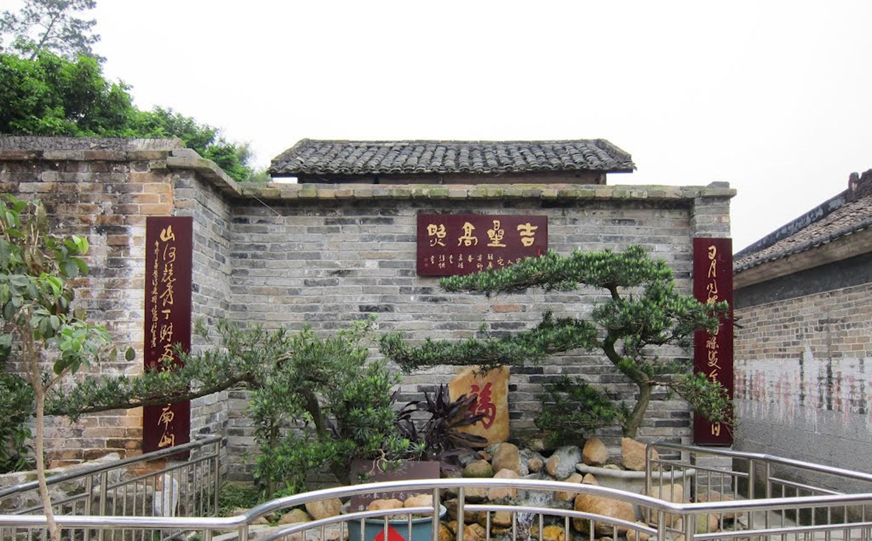德庆县红木牌匾定制：寺庙宗祠,园林景观,创意招牌,抱柱对联